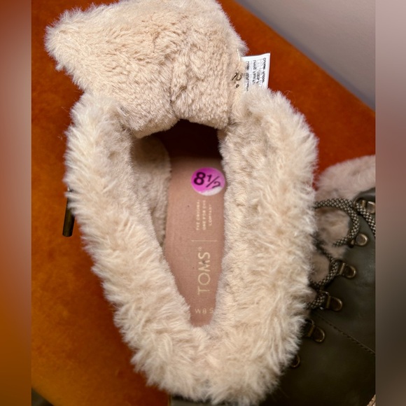 TOMS Melrose Water-Resistant Nubuck Ankle Boots Olive | 8.5 | Faux Fur Lined - Picture 3 of 3